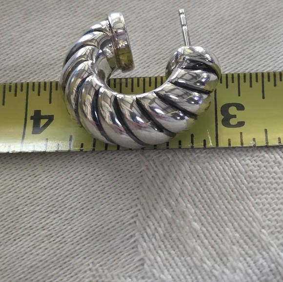 David Yurman Sculpted Cable Shrimp Earrings in Sterling Silver - Picture 14 of 14